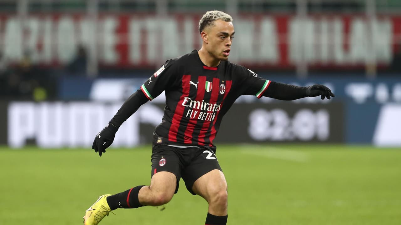 Sergiño Dest no fue contemplado por el Milan para la Champions League 