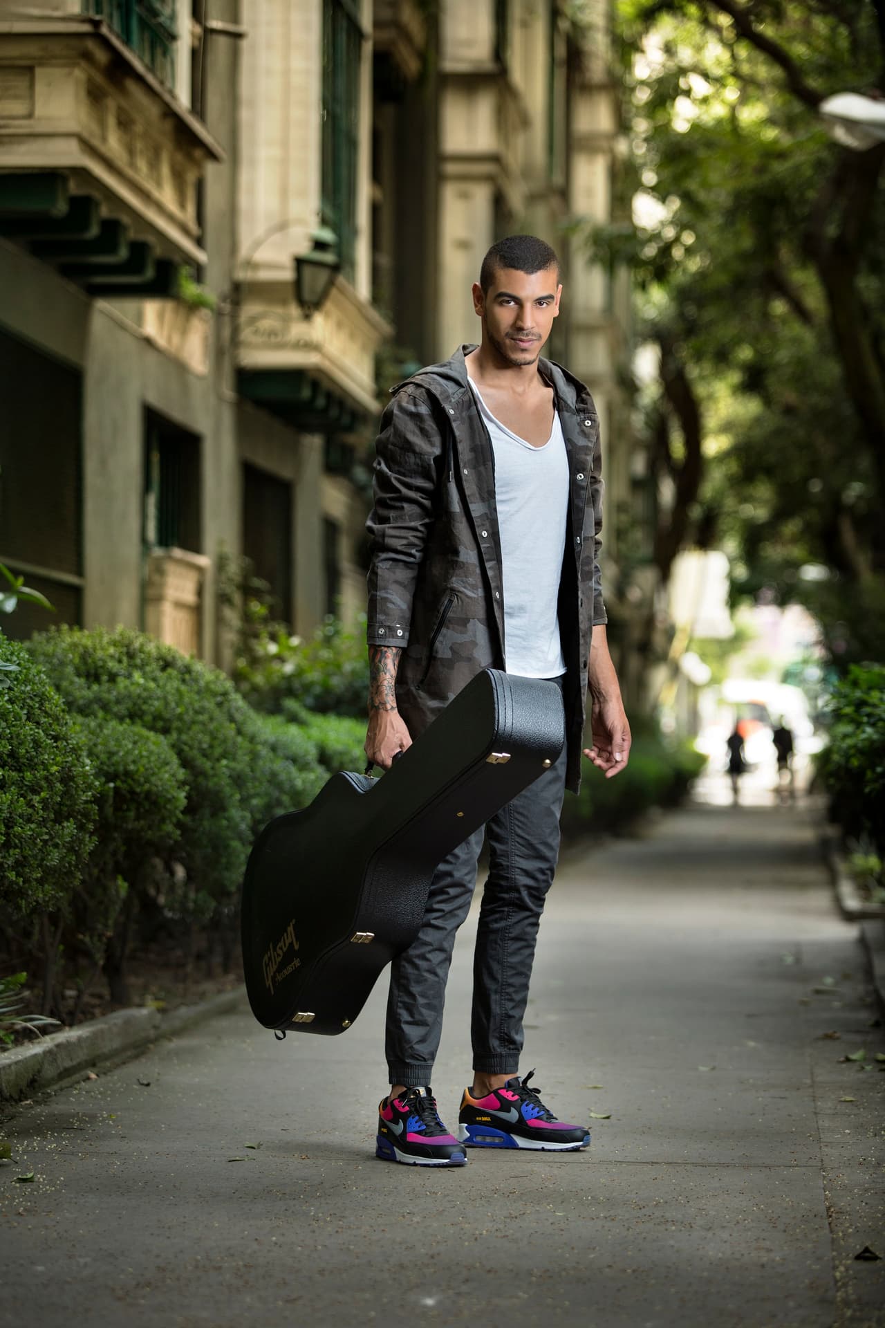 A Manuel le fescina dormir y estar en su casa. Así es que ya sabes, si compartes este mismo placer, tienes algo en común con este cantante que este año debutó en las nominaciones de Latin GRAMMY.