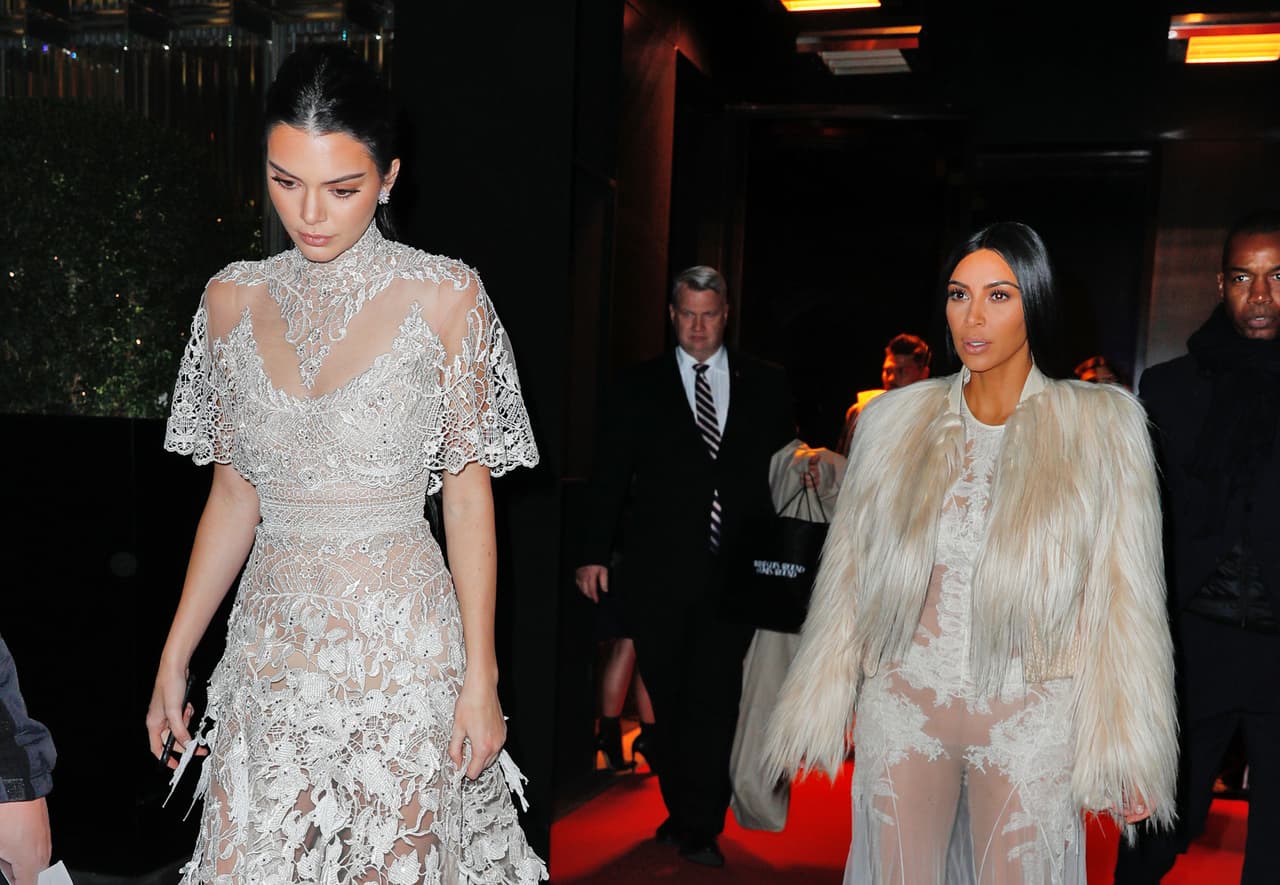 Esta versión de puras mujeres incluye a actrices de la talla de Sandra Bullock, Cate Blanchett, Anne Hathaway, Helena Bonham Carter y hasta Rihanna.