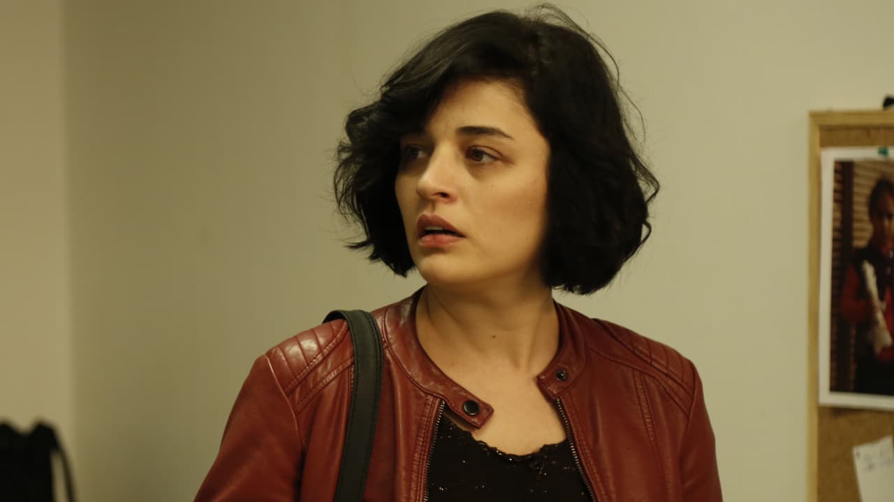 Gonca Vuslateri como Şule Akçay