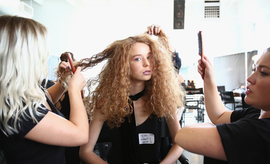 <b>Tips para el pelo.</b> Los expertos de 
<a href="http://www.tresemme.com/article/category/353958/new-york-fashion-week">TRESemmé</a> (patrocinador oficial de NYFW) te darán los mejores consejos para que tu pelo se vea tan lindo como el de las modelos. Aprovecha para preguntar todas las dudas que tengas. Además podrás ver las tendencias a través de imágenes exclusivas de los backstages de NYFW. Del 8 al 14 de septiembre, de 8:00 a 20:00 horas. Primavera Studio 6 St. Johns Lane, Manhattan, Nueva York, EEUU.
<br>
<br>