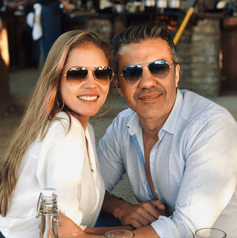 Con motivo del Día Internacional del Beso, el pasado 13 de abril cautivaron a sus seguidores al publicar románticas fotografías besándose. 
<br>