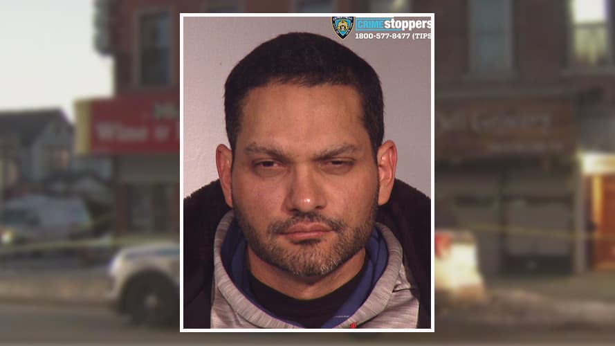 Buscan a sospechoso de asesinar a su madre anciana con un machete en su hogar en Queens