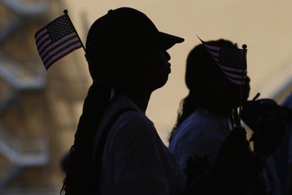 Mientras tanto un grupo bipartidista de senadores conocido como el "Grupo de los 8" ultima los detalles de un proyecto de ley de reforma migratoria. Se espera que el proyecto, de 1.500 páginas, se dé a conocer en los próximos días.