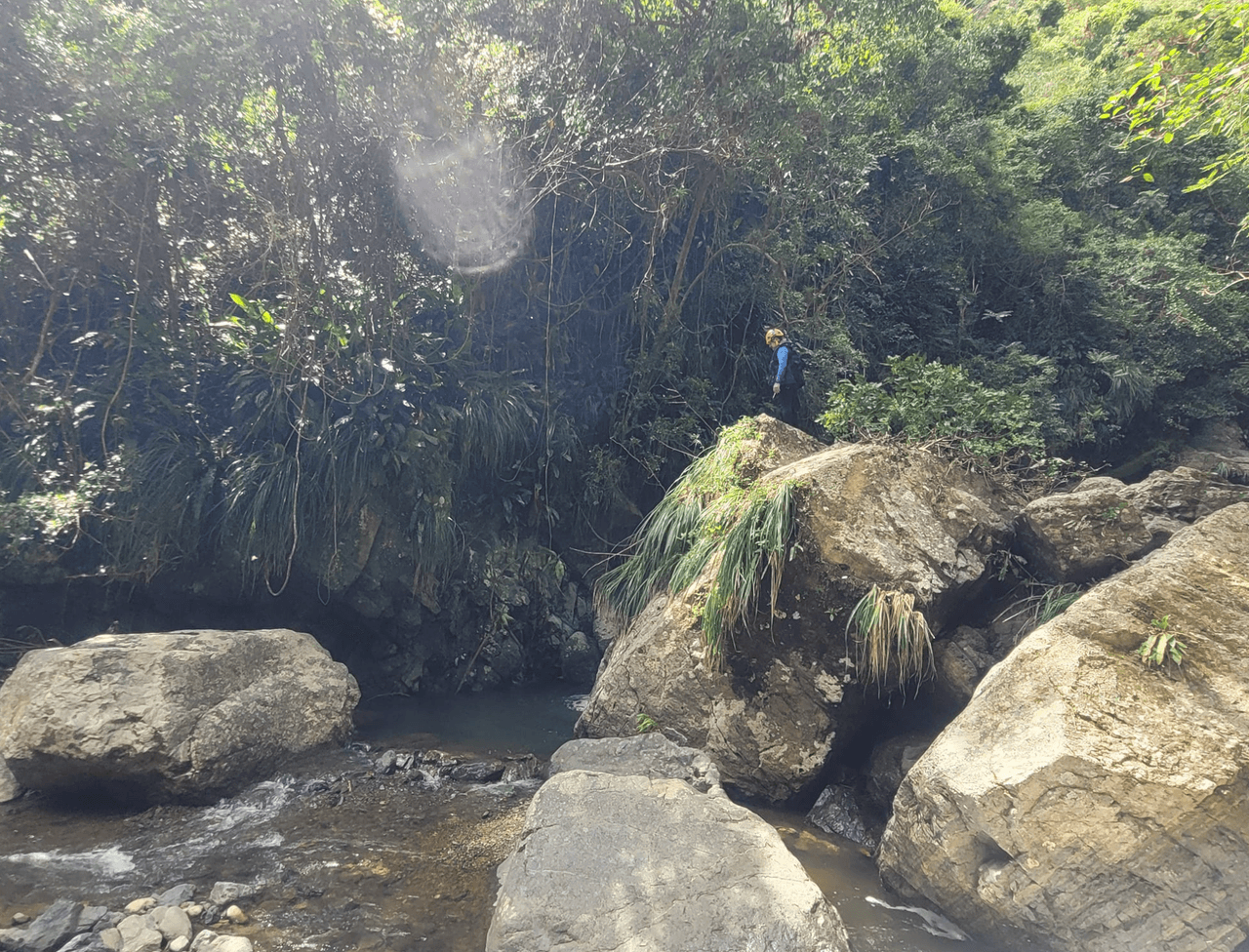 Los rescatistas tienen identificadas en la zona de La Soplaera cerca de 4 o 5 fosas, con profundidades entre los 12 y los 18 pies.