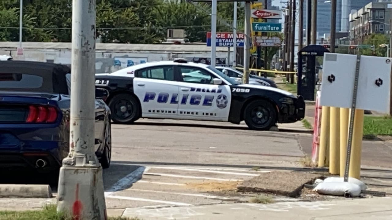 El incidente se registró alrededor de las 10:30 am en la cuadra 4000 de Ross Avenue cerca de Haskell.
<br>