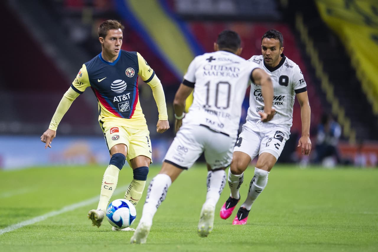 Desde los 12’ del juego, Doldán salió expulsado. Naveda (26’) marcó el primero para adelantar a las Águilas y Sepúlveda (45+1’) emparejó los cartones. En la recta final apareció Henry Martin (84’) para hacer el tanto de la victoria. Las Águilas llegaron a 13 unidades y son líderes; Gallos se quedó en 9. En la J7, América visitará al Atlas y Gallos recibirá al Puebla.