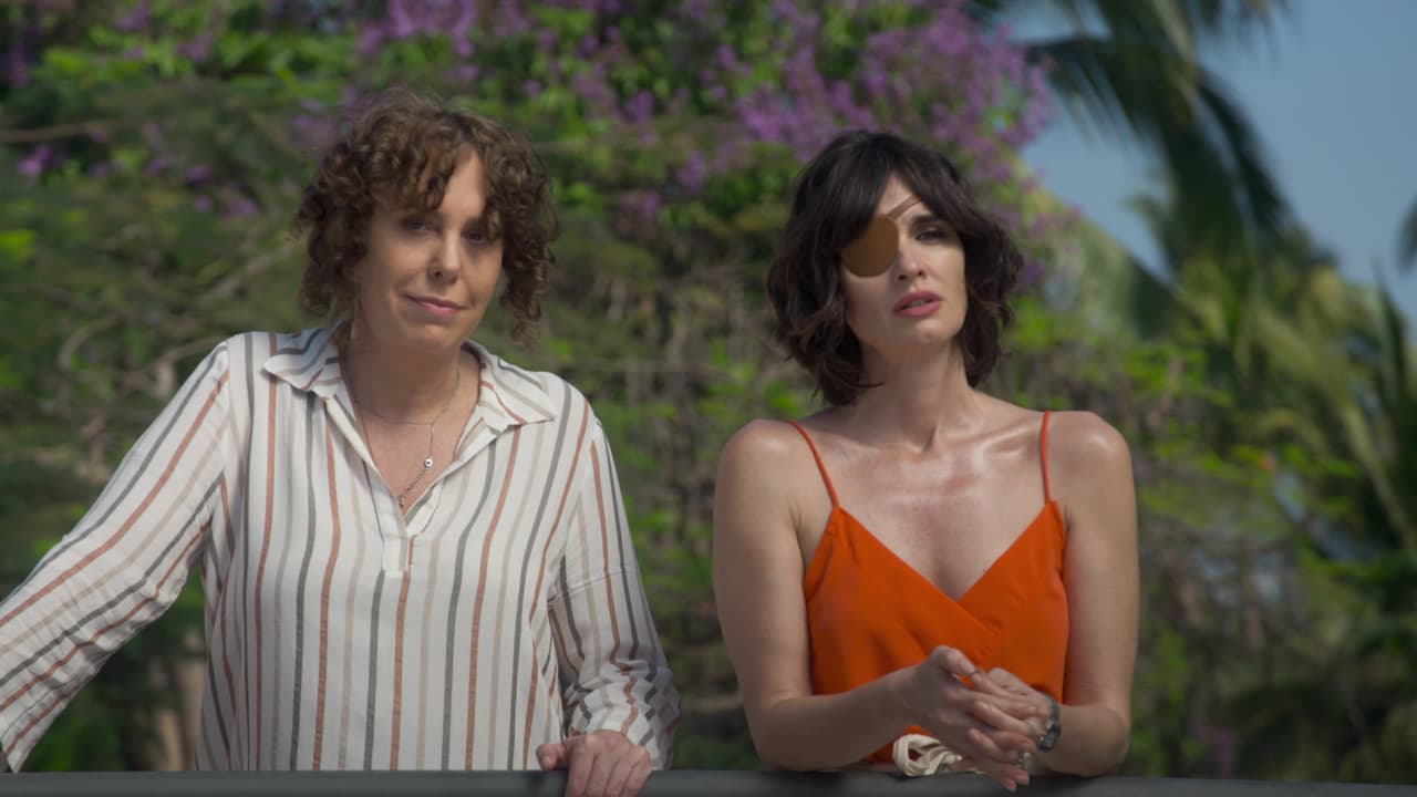 Gélica es el ama de llaves que mejor conoce a Catalina Creel (Paz Vega), pues lleva varios años a su servicio.