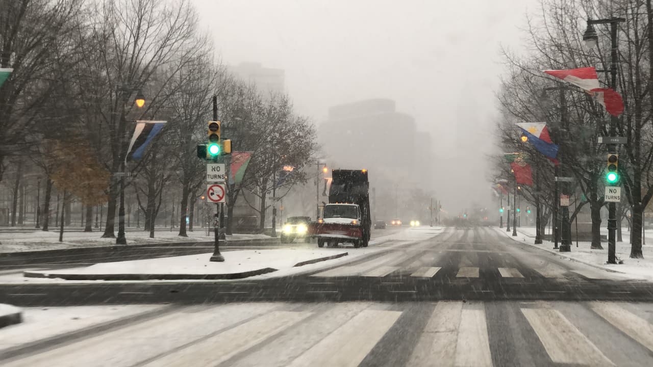 Las condiciones heladas permanecen después de la intensa tormenta invernal en la región 