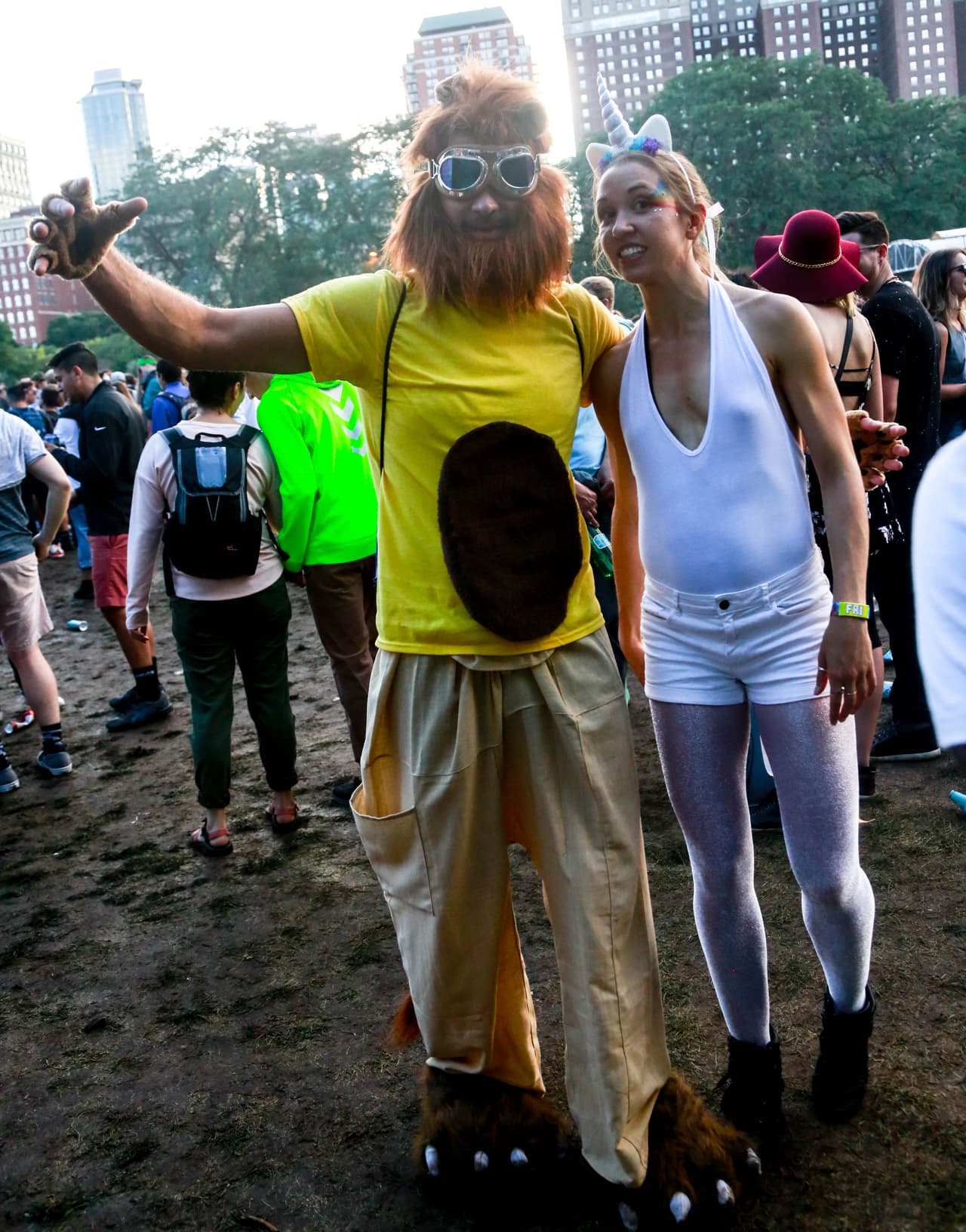 Desde disfraces de unicornios hasta atuendos muy veraniegos, pero eso sí muy buena vibra. Aquí una galería de fotos de la moda y el ambiente de Lollapalooza.