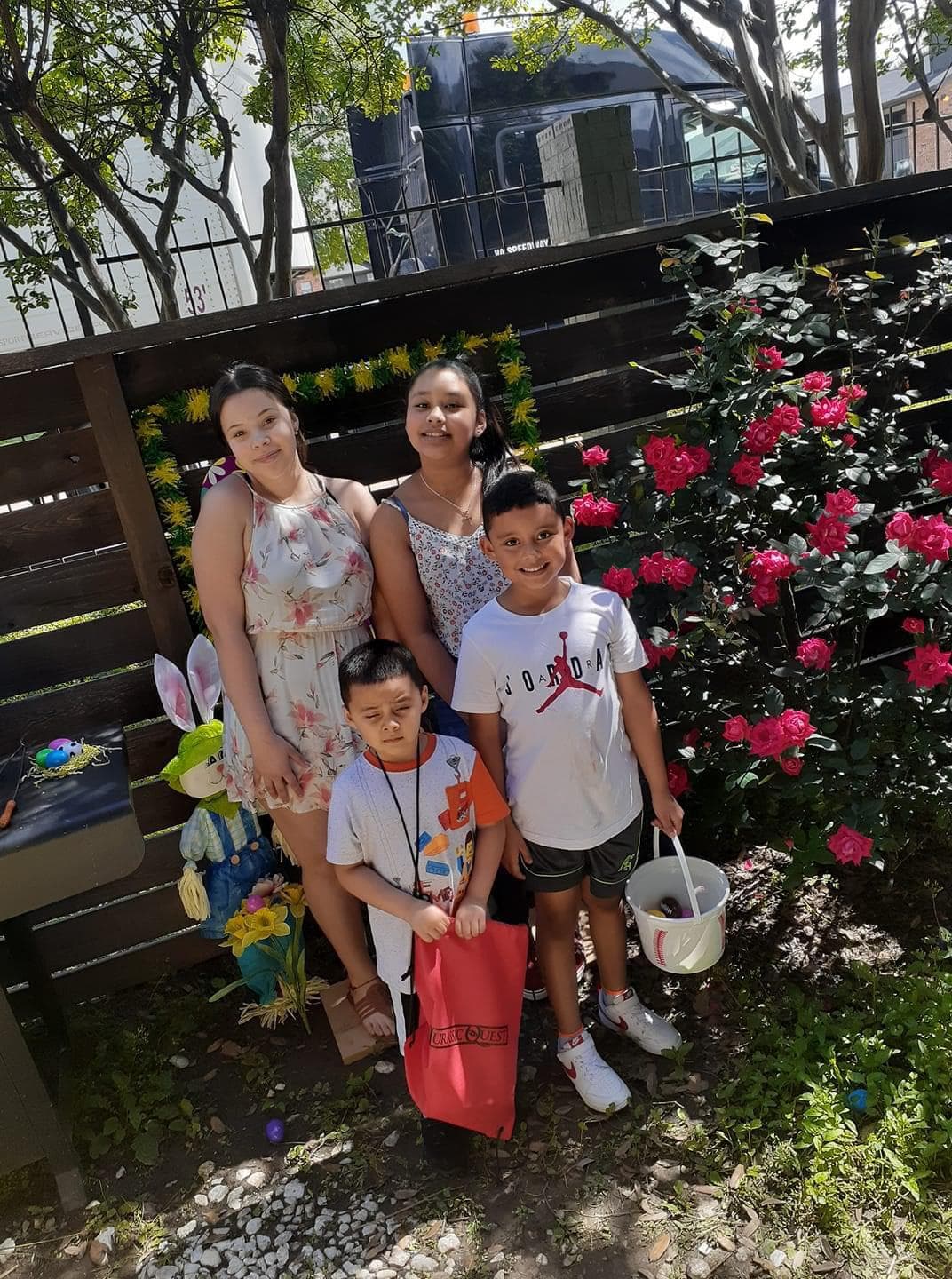 Aunque fue un domingo de resurrección atípico, fueron muchos quienes no dejaron que este día pasara por debajo de la mesa.
<br>