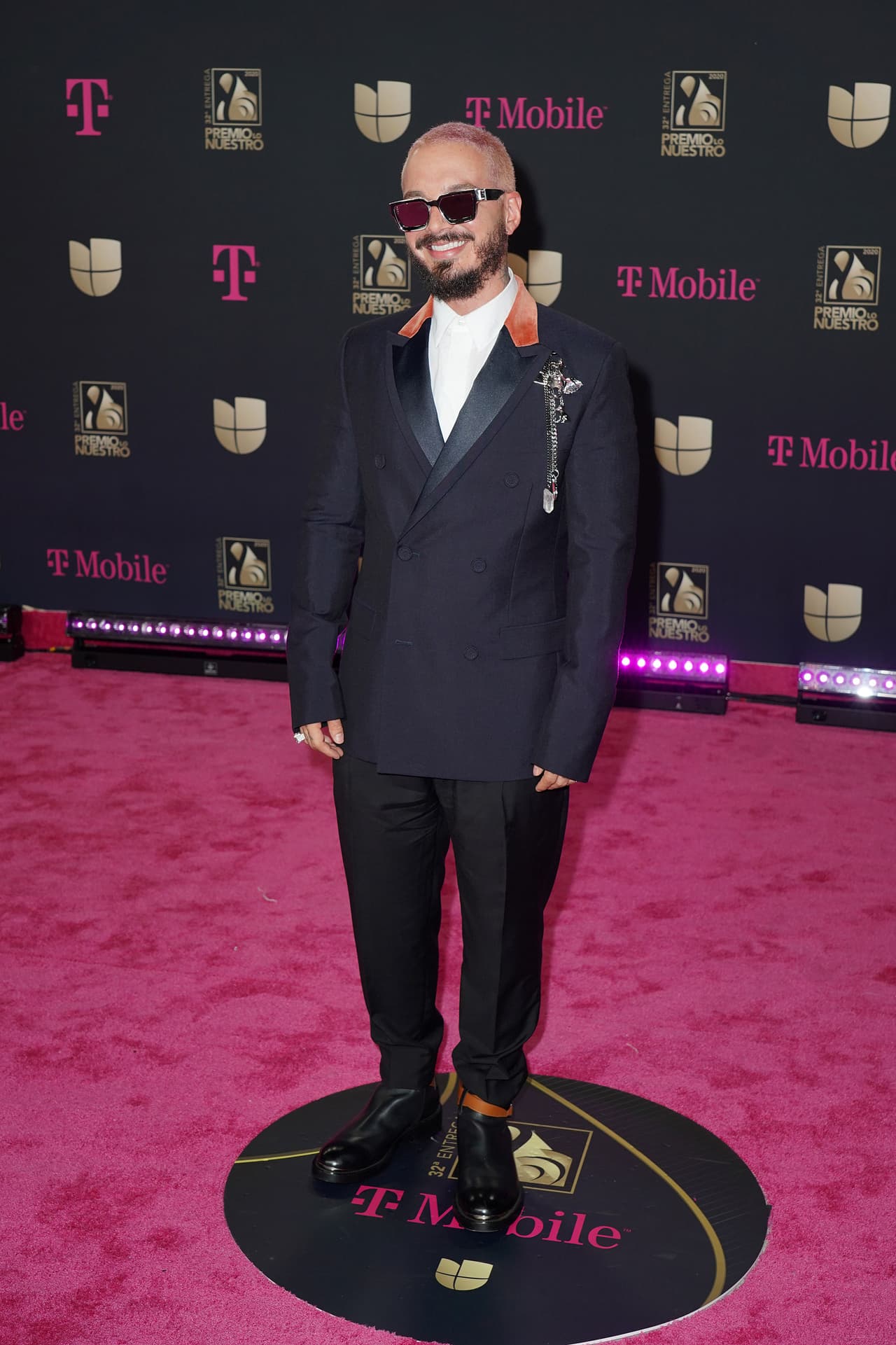 Entre los caballeros, llamó la atención la elección estilística J Balvin -quien en la 32 entrega de PLN fue nombrado "Ícono Mundial".