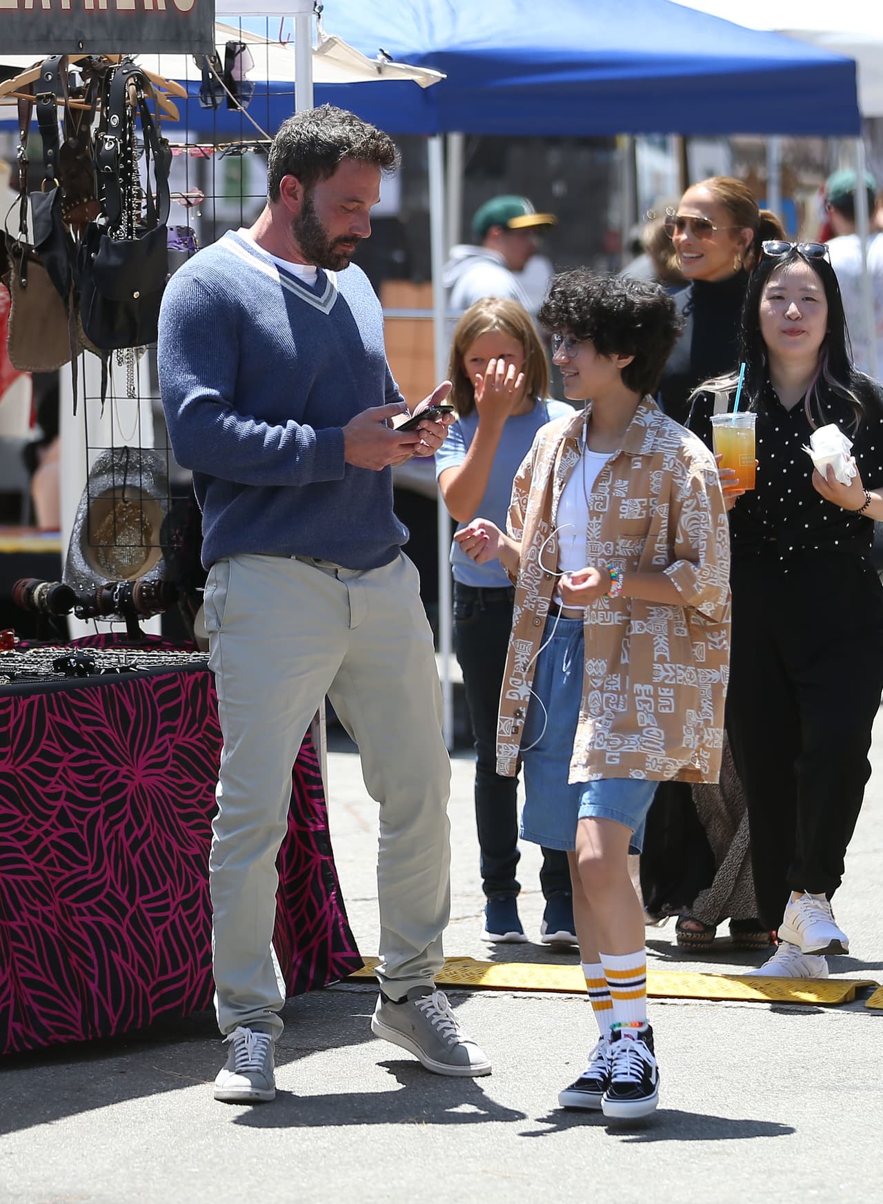 En contraparte, a Ben Affleck se le vio conviviendo de manera amena con Emme.
<br>