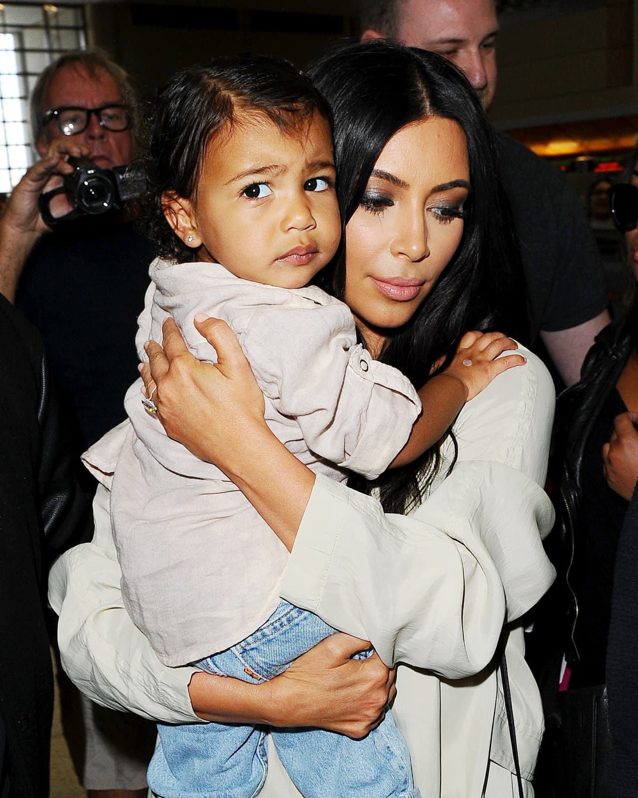 Y si la madre sustituta perdía sus órganos reproductivos por complicaciones en el embarazo, recibiría $4,000.