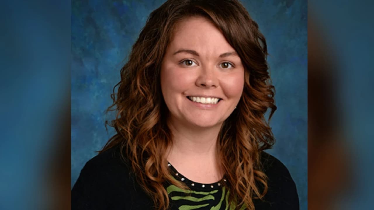 Libre bajo fianza la maestra Sarah Beam, quien por miedo al covid-19 metió a su hijo en la cajuela del carro