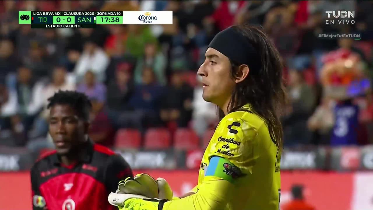 ¡Acevedo en el fondo! El arquero de Santos evita el gol de los Xolos