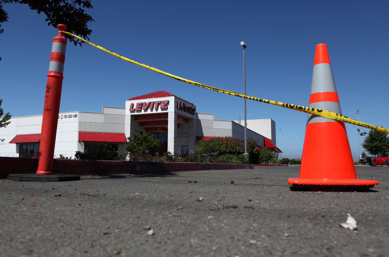 <b>Levitz furniture</b> cerró sus tiendas en el 2008. La empresa que había sido fundada en 1910 se había declarado en bancarrota en 1997 y en el 2005.