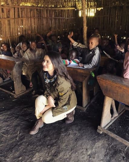 Chiqui compartió parte de su visita a una escuela. "Así van los niños a la escuela en la tribu masai , no tienen ni siquiera zapatos, pero les sobra alegría y paz", escribió la conductora en Instagram.