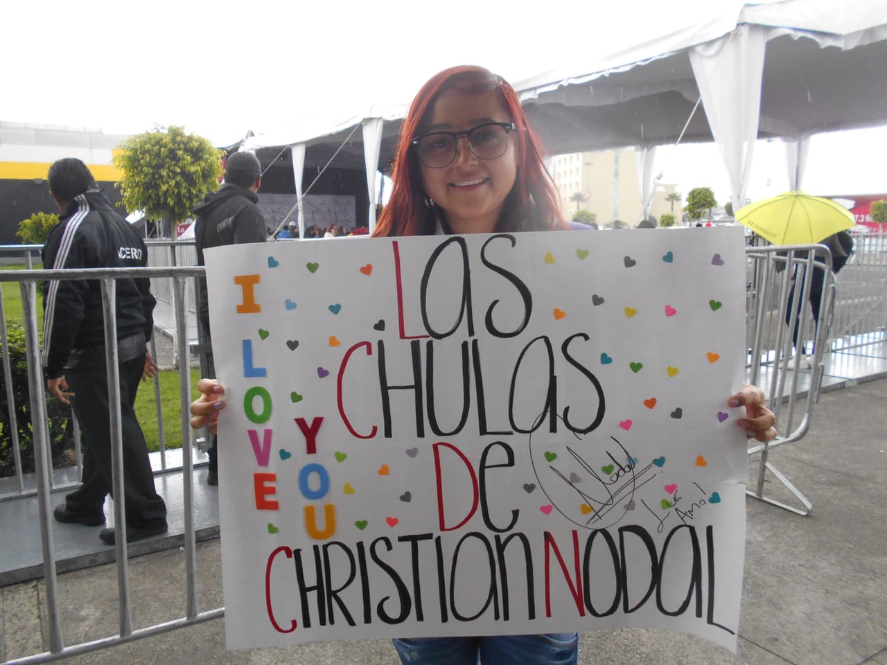 El sonorense ya tiene varios clubes de fans, como el de 'Las Chulas de Christian Nodal', quienes estuvieron presentes y no dejaron de gritarle piropos.