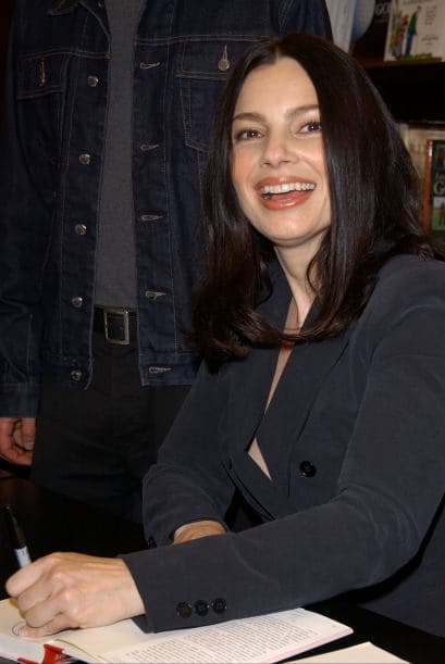 Fran Drescher, "La niñera", tiene teorías propias acerca de estos seres. Además, la actriz asegura que ella y su ex esposo, mucho tiempo antes de conocerse, tuvieron encuentros con ovnis.