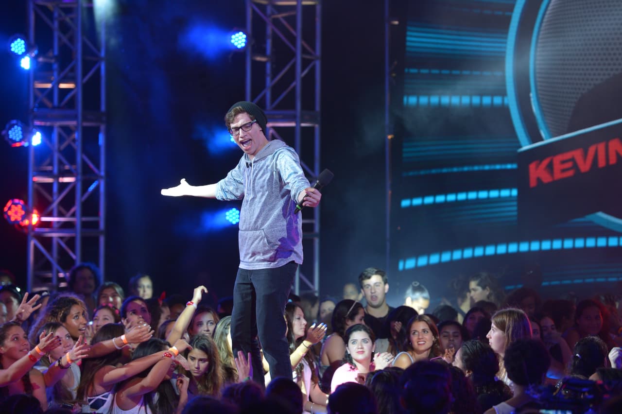Kevin logró el 78% de los votos y la ovación de las fans que corearon junto a él "All of me" de John Legend. Este chico logró su misión: ser único y diferente.