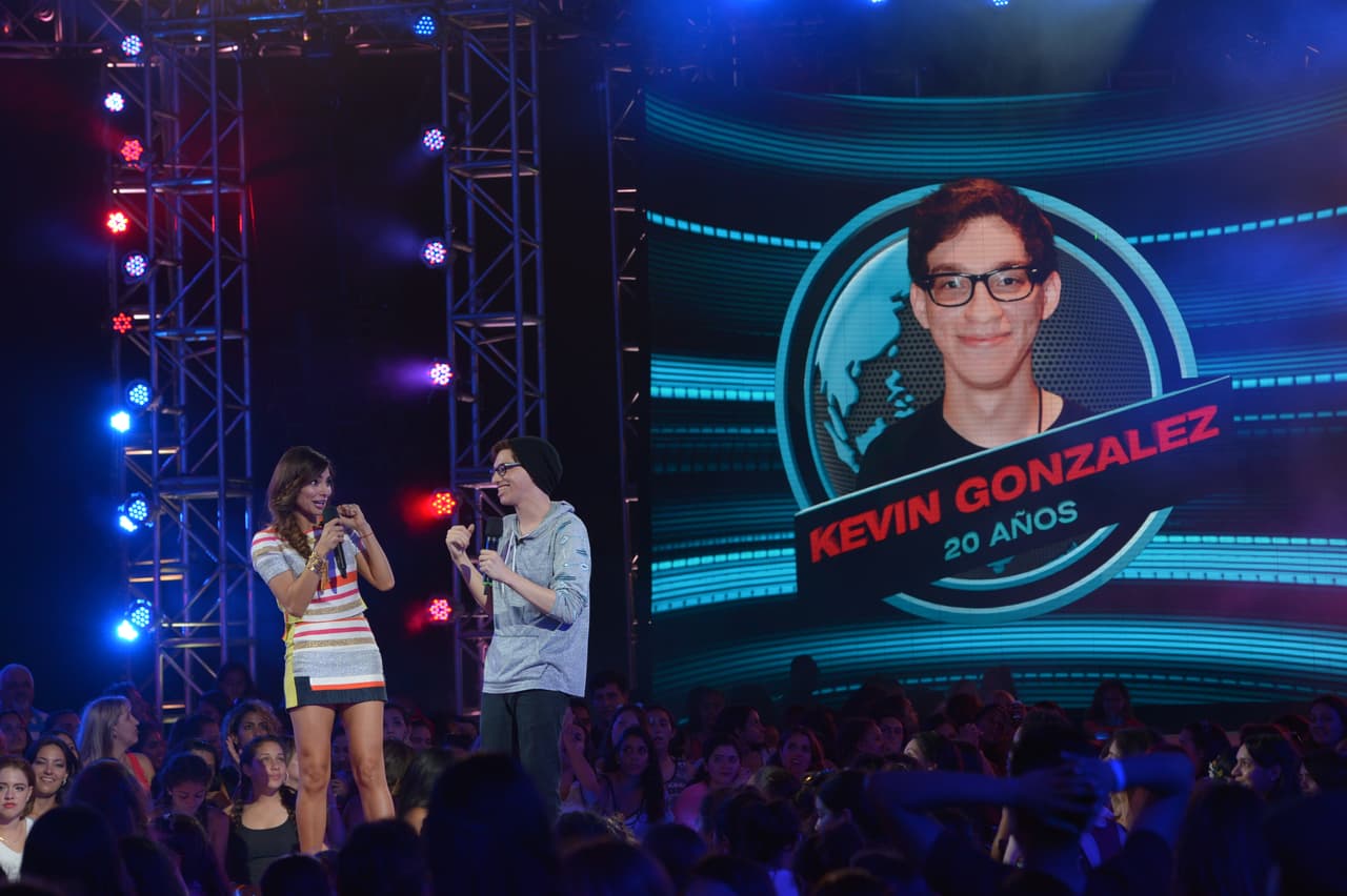 Kevin logró el 78% de los votos y la ovación de las fans que corearon junto a él "All of me" de John Legend. Este chico logró su misión: ser único y diferente.