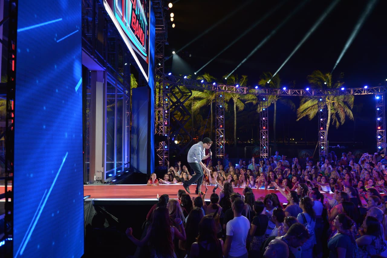 Kevin logró el 78% de los votos y la ovación de las fans que corearon junto a él "All of me" de John Legend. Este chico logró su misión: ser único y diferente.