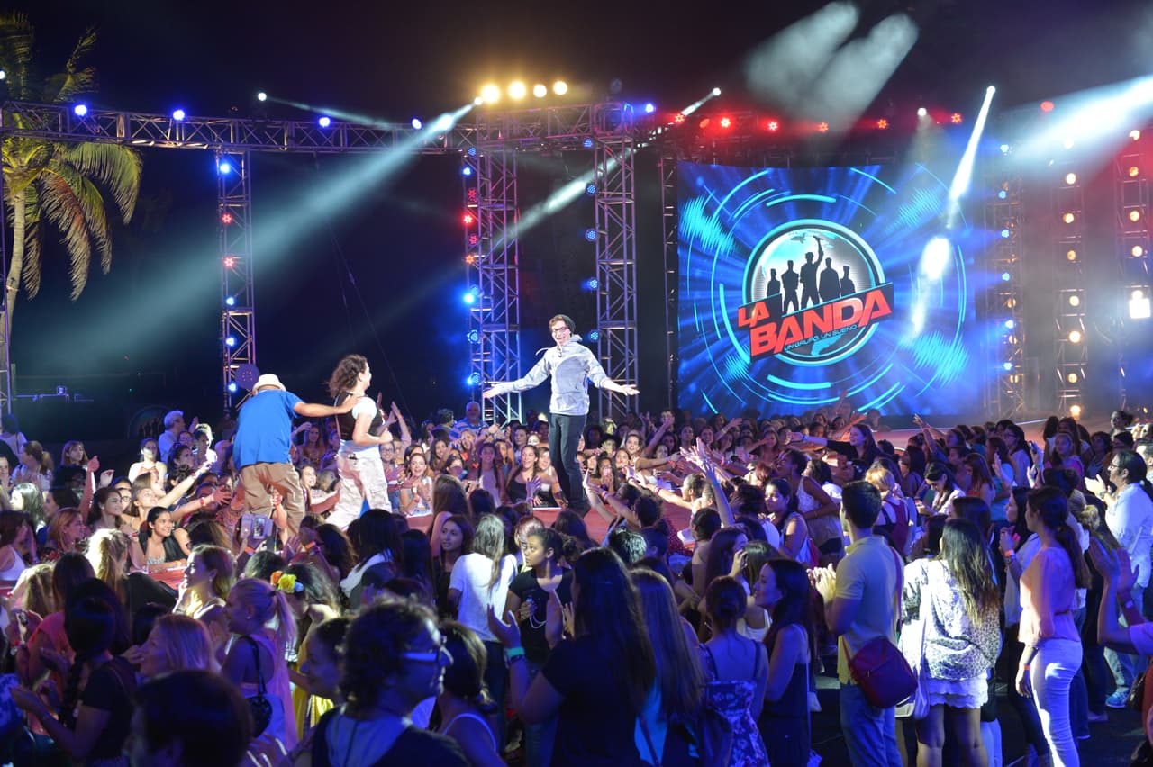 Kevin logró el 78% de los votos y la ovación de las fans que corearon junto a él "All of me" de John Legend. Este chico logró su misión: ser único y diferente.