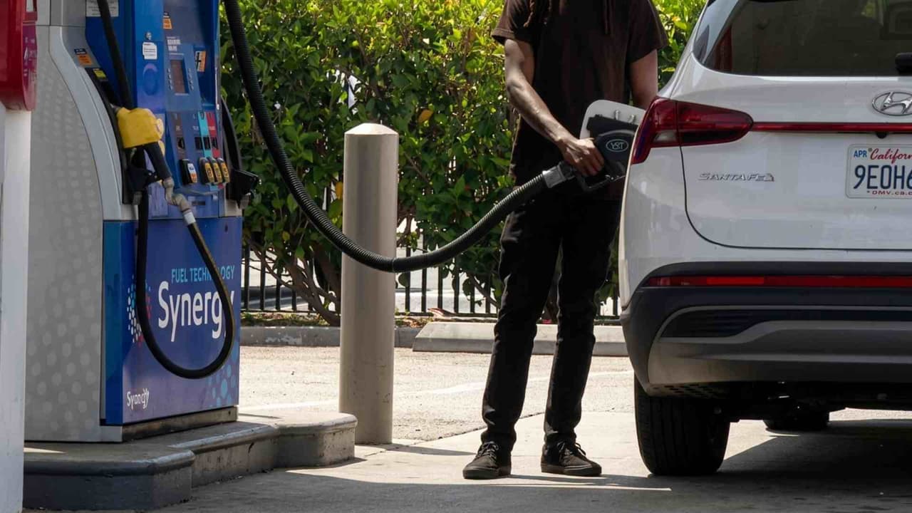 Conflicto entre Irán y EEUU presiona el precio de la gasolina en California
