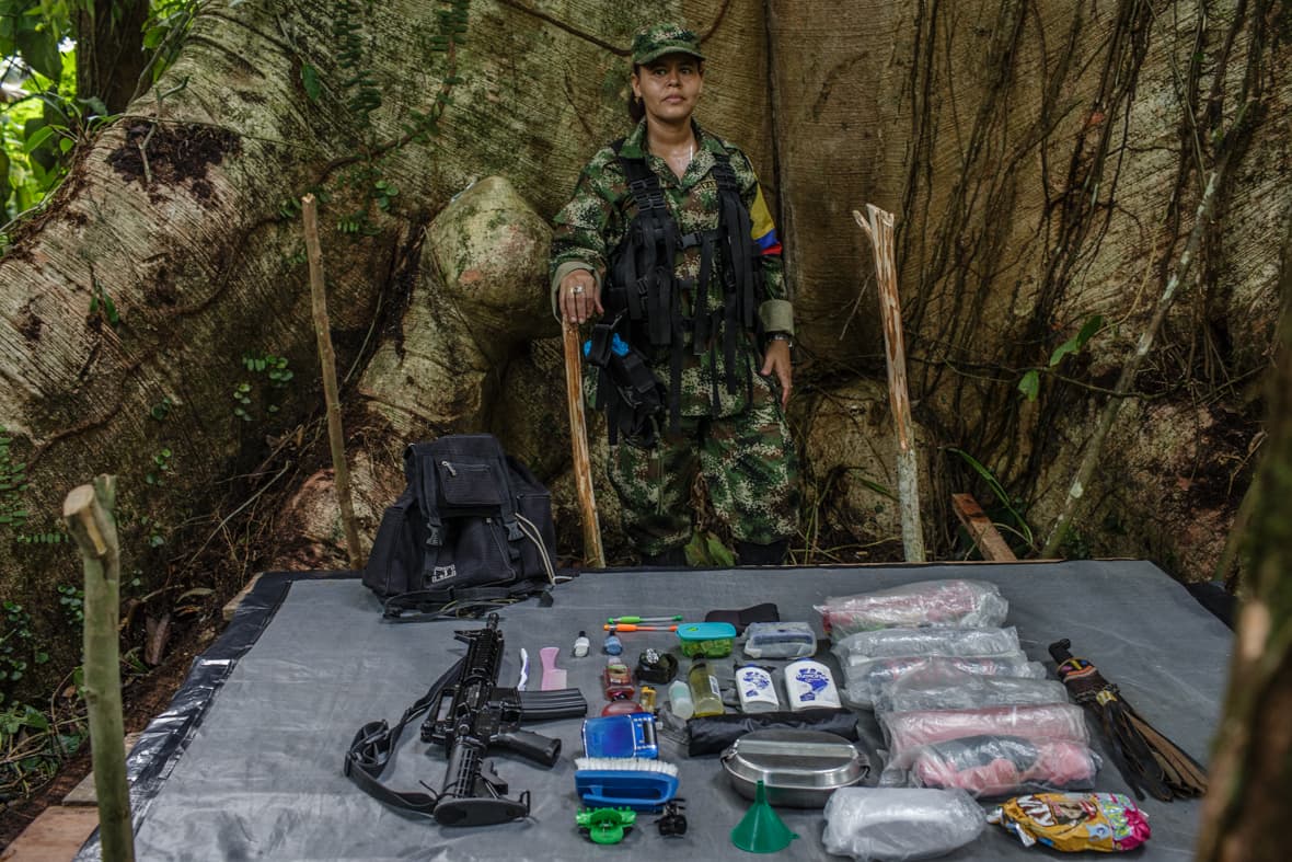 Todo lo que llevan los guerrilleros entre sus morrales se los ha dado la guerrilla.