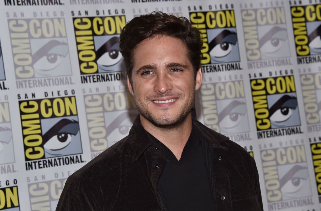 Boneta interpreta a Marshal, donde comparte créditos con Mila Jovovich.