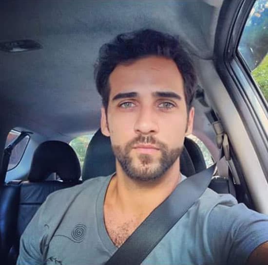 Rafael Sardão interpreta a 'Nekau' en la serie. En 1998 comenzó su carrera en teatro para aficionados, fue así que descubrió su verdadera pasión en la vida.