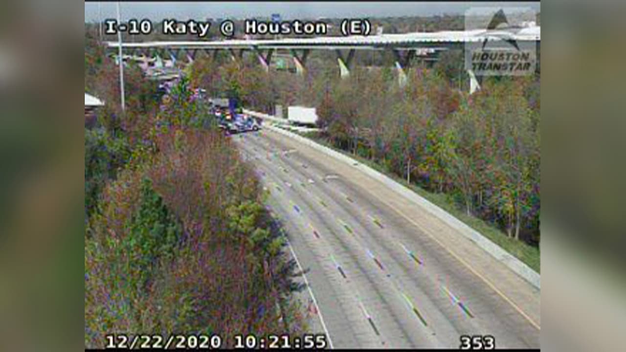 Reabren carriles de la I-10 Este a la altura de la avenida Houston tras choque de un camión