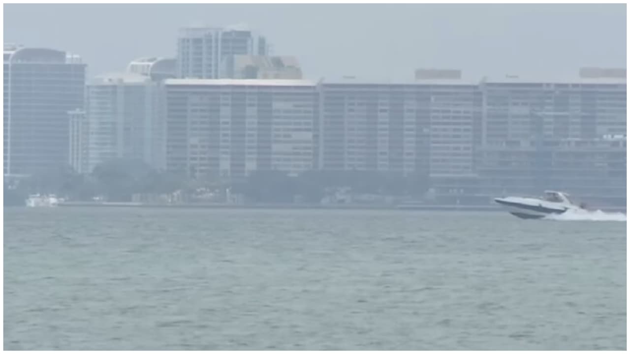 Choque de botes en la bahía de Biscayne deja a un padre muerto y su hijo herido