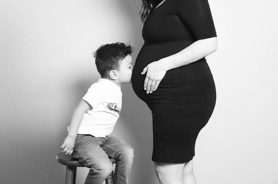 En sus historias de Instagram publicó una foto comparativa de Julian Joy con otra de su hijo Jordan, 4 años mayor que el recién nacido. 
<br>