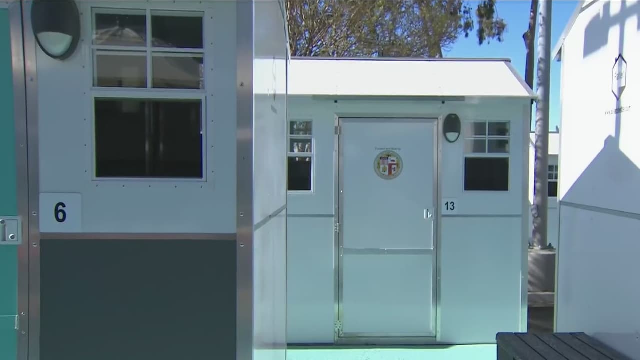 Además se invertirán “$255 millones para una 
<b>nueva ronda del Proyecto HomeKey,</b> que agregará 928 unidades, de las cuales 909 serán unidades de vivienda de apoyo permanente”.