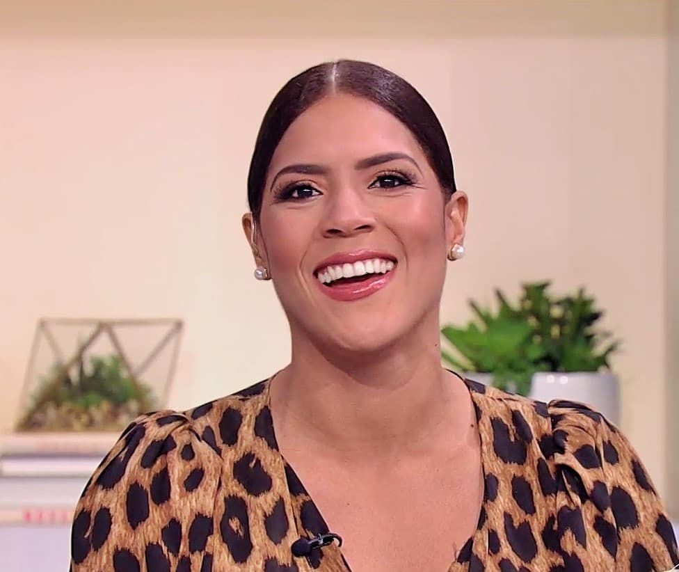 Francisca Lachapel es otra de las afectadas por la pandemia, en cuanto a planes de boda, y esta semana su compañero Alan Tacher le recordó que aún esperan verla de blanco.