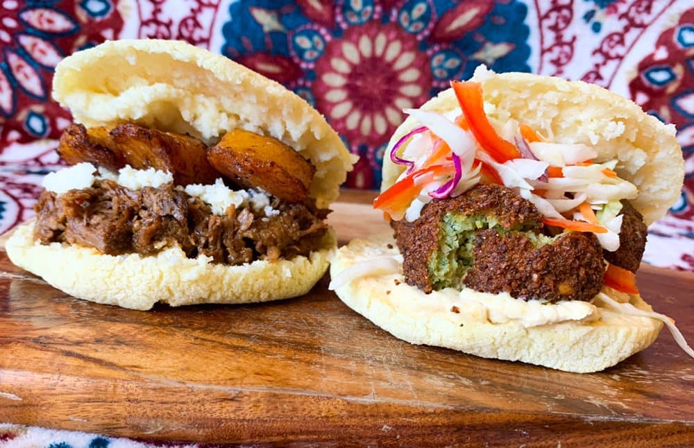 <b>Que Rica's</b>
<br>Dirección: 46 A Haddon Ave Haddon Township, NJ 08108
<br>Teléfono: (856) 858-8500
<br>Sitio web: 
<a href="https://www.que-ricas.com/">https://www.que-ricas.com/</a> 
<br>
<a href="https://www.yelp.com/map/que-ricas-haddon-township">Cómo llegar</a>
<br>
<br>Según sus dueños: “Nos especializamos en auténtica y deliciosa comida callejera venezolana utilizando ingredientes limpios y de primera calidad. La mayor parte de nuestro menú no contiene gluten y tenemos opciones veganas, opciones keto y platillos para el brunch. Hacemos nuestra comida desde cero, combinando recetas tradicionales con toques de inspiración local”.