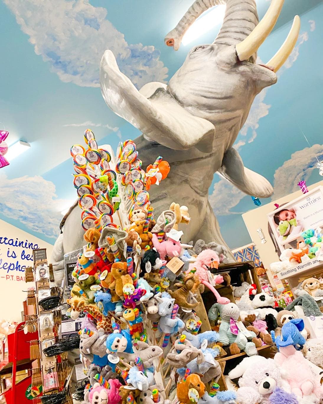 <b><a href="https://mistereds.com/">Mister Ed’s Elephant Museum & Candy Emporium (Gettysburg)</a></b>. Ubicado a poca distancia del centro histórico, Mister Ed's presenta más de 900 variedades de dulces, 100 sabores de dulce de azúcar y más de 12,000 figuras de elefantes en exhibición.
<br>
<br>
<b><a href="https://goo.gl/maps/8TfsfzBSYFJatkC38">Cómo llegar</a></b>