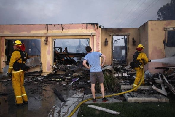 Un avión cisterna DC-10 de propiedad privada hizo dos carreras en el incendio de San Marcos el miércoles por la tarde y por la noche, pero no está disponible hoy.