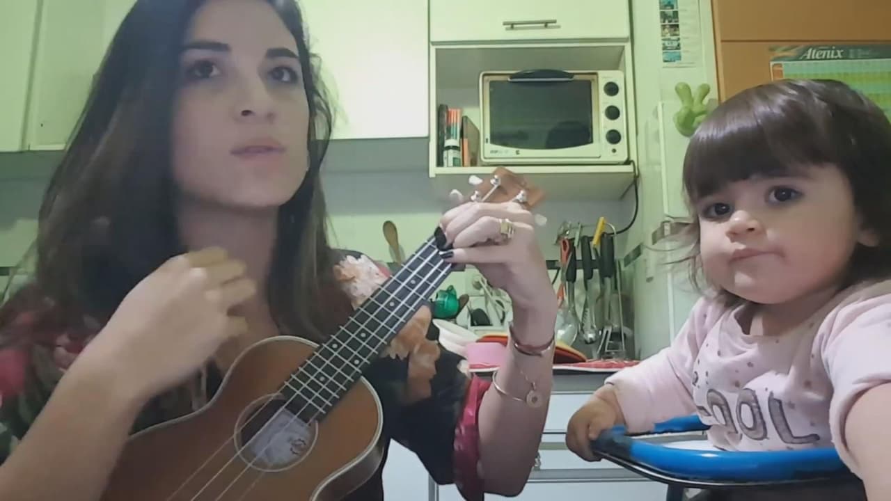 Video: La original versión de 'Despacito' contra la violencia machista que le canta una madre a su hija