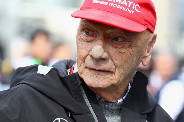 <b>Niki Lauda.-</b> El tres veces 
<a href="https://www.univision.com/deportes/formula-1/fallece-niki-lauda-tricampeon-de-la-formula-1">campeón de la Fórmula 1</a> falleció el pasado 20 de mayo a los 70 años. Nació en Viena, Austria, el 22 de febrero de 1949 y ganó en la competencia de autos en 1975 y 1977 con Ferrari y en 1984 con McLaren.
<br>