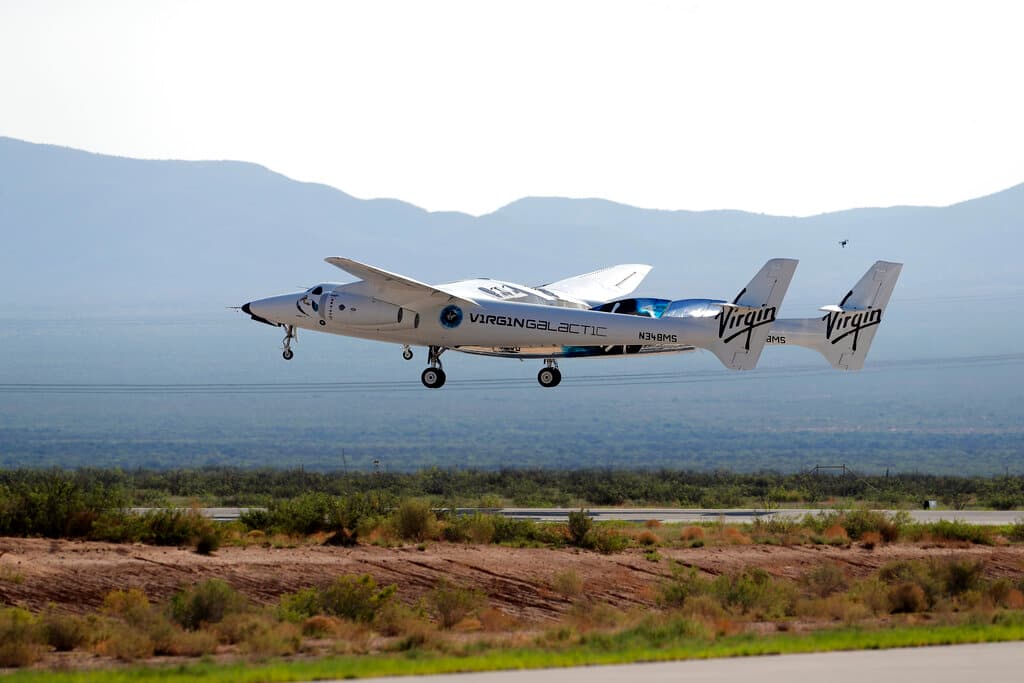 La FAA prohíbe vuelos a Virgin Galactic mientras investiga un "percance" durante el viaje al espacio de Richard Branson