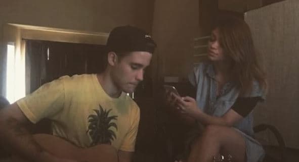 Abdiel y Danelly comparten su tiempo libre en practicar y mejorar cada día en su canto.