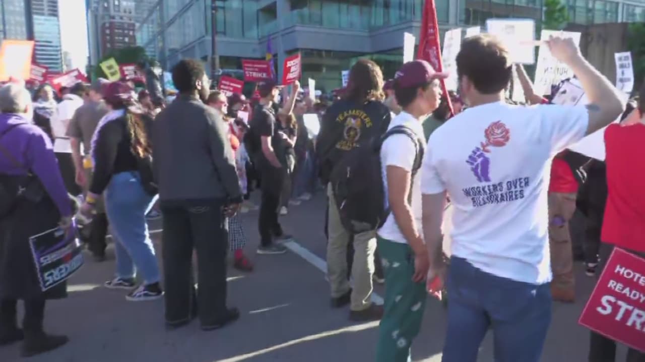 Miles protestan en Filadelfia por derechos laborales y reforma migratoria