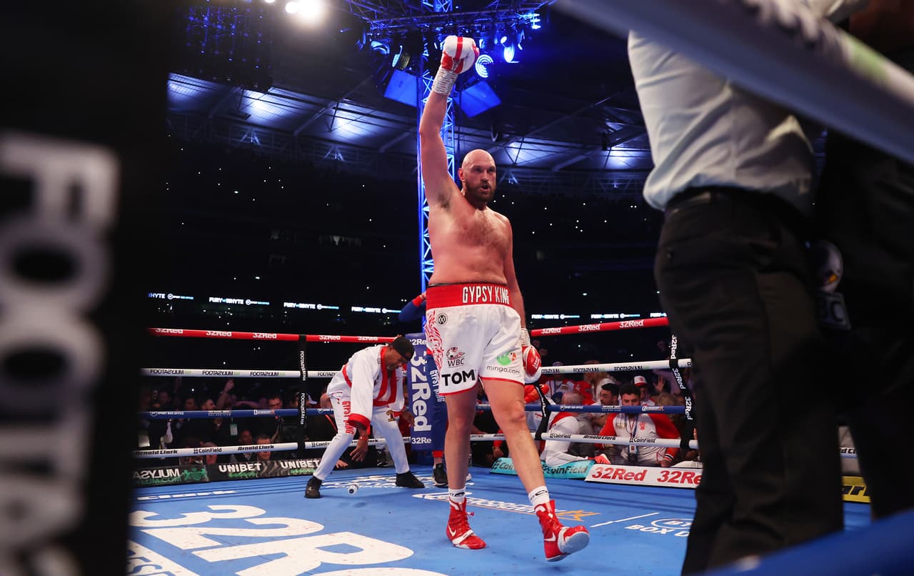 Tyson Fury noqueó de forma increíble a Dillian Whyte ante más de 94 mil fans en el Estadio de Wembley para retirarse invicto y dejar un legado inigualable en la división reina del boxeo.