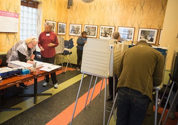 En total, votaron 
<b>325,332 electores</b>. Esto representa un nuevo récord comparado con las elecciones en 2012, cuando votaron 
<b>273, 661 electores. </b>