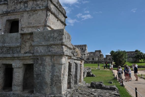 Agregó que, no obstante, el día 21 de diciembre habrá actividades en sitios arqueológicos de la entidad como Pomoná o Comalcalco, donde se celebrarán conferencias, presentaciones artísticas de música y danza, e incluso talleres infantiles.