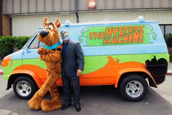 Además del personaje de animación, el evento convocó al luchador Sin Cara, quien posó en varias ocasiones con el famoso Gran Danés.