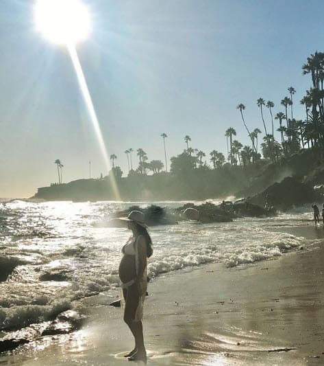 Con esta imagen en la playa, la actriz anunció que se habían cumplido siete meses de embarazo el pasado 7 de agosto.